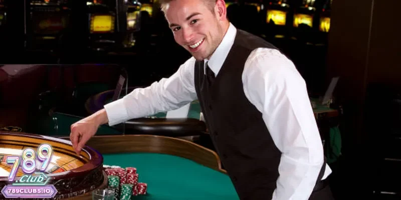 Người chia bài casino cần tương tác với các người chơi trên bàn cược